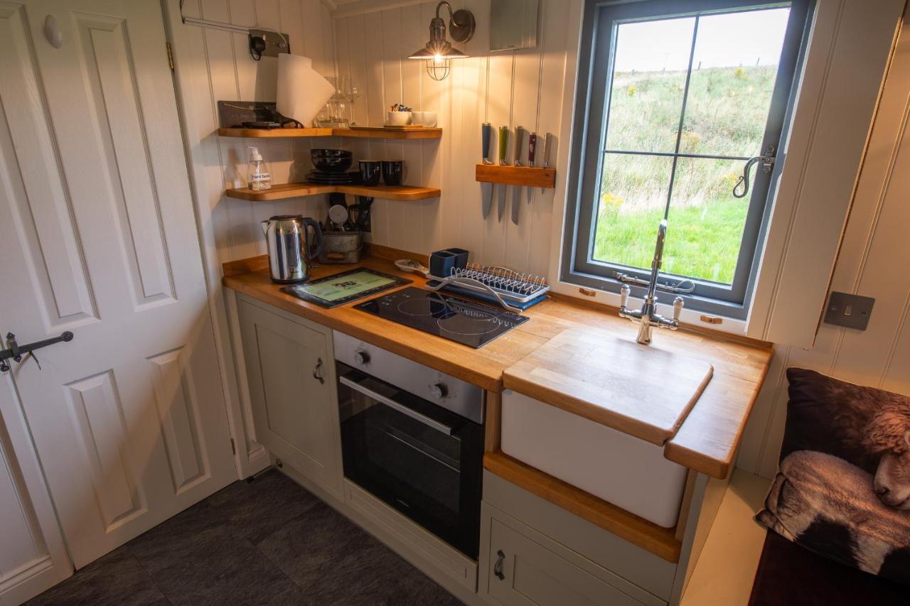 Shepherds Hut Lonmore Екстериор снимка